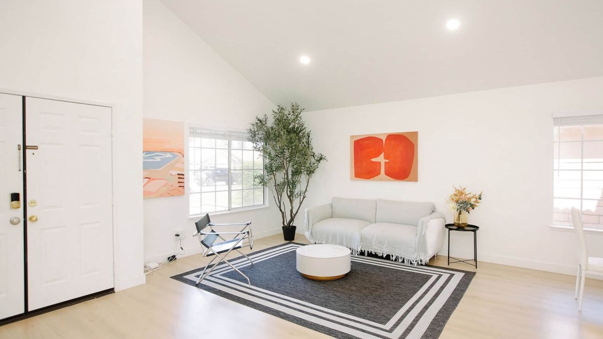 Ontario House | 4-bedroom house in beautiful Ontario with WiFi, AC. Enjoy your stay