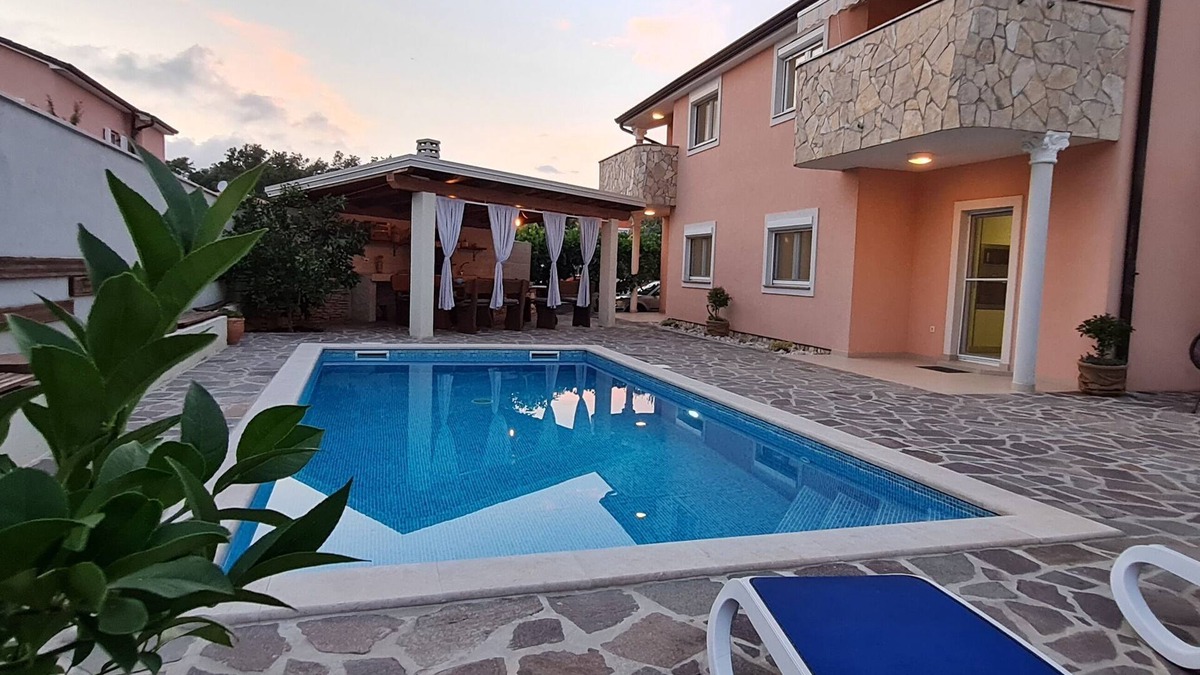 Kaldanija House | 4-bedroom house in charming Buje with pool, AC, WiFi. Enjoy your stay!