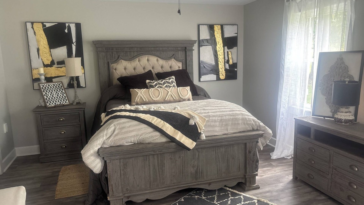 New Albany House | 4-bedroom house in nice New Albany with AC