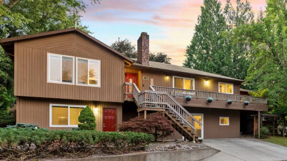 Hillsboro House | 4-bedroom house in serene Hillsboro with fitness room, AC