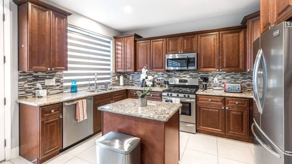 West Sahara House | 4 bedroom House in Summerlin w/pool!