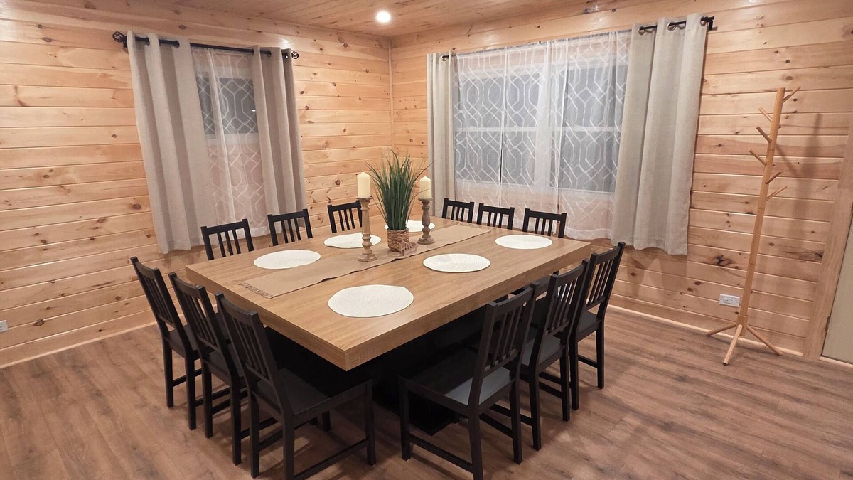 Mongo House | 4-bedroom house in terrific Orland with AC, WiFi. Enjoy your stay