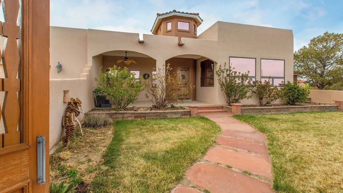 Northeast Heights House | 4-bedroom house in awesome Albuquerque with stunning Mountain View