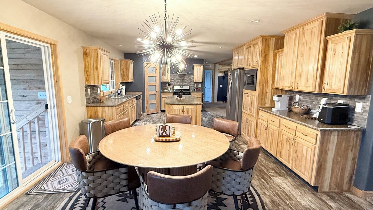 Sundance House | 4-bedroom house in enchanting Devils Tower with Hottub and Swim Spa