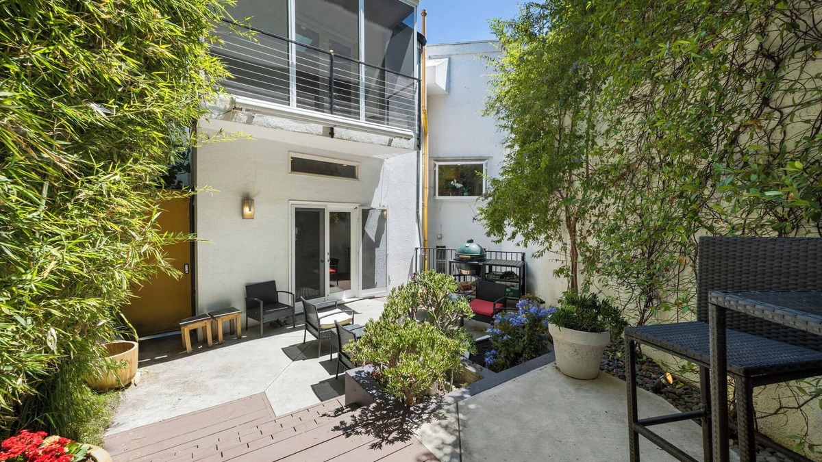 Sherman Oaks House | 4 Bedroom house in Studio City near Hollywood long term only