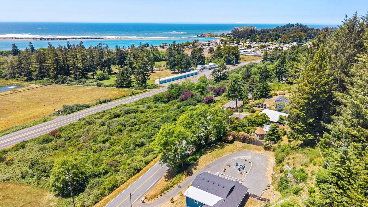Smith River House | 4-bedroom house in Smith River near the beach, fishing, and Redwoods