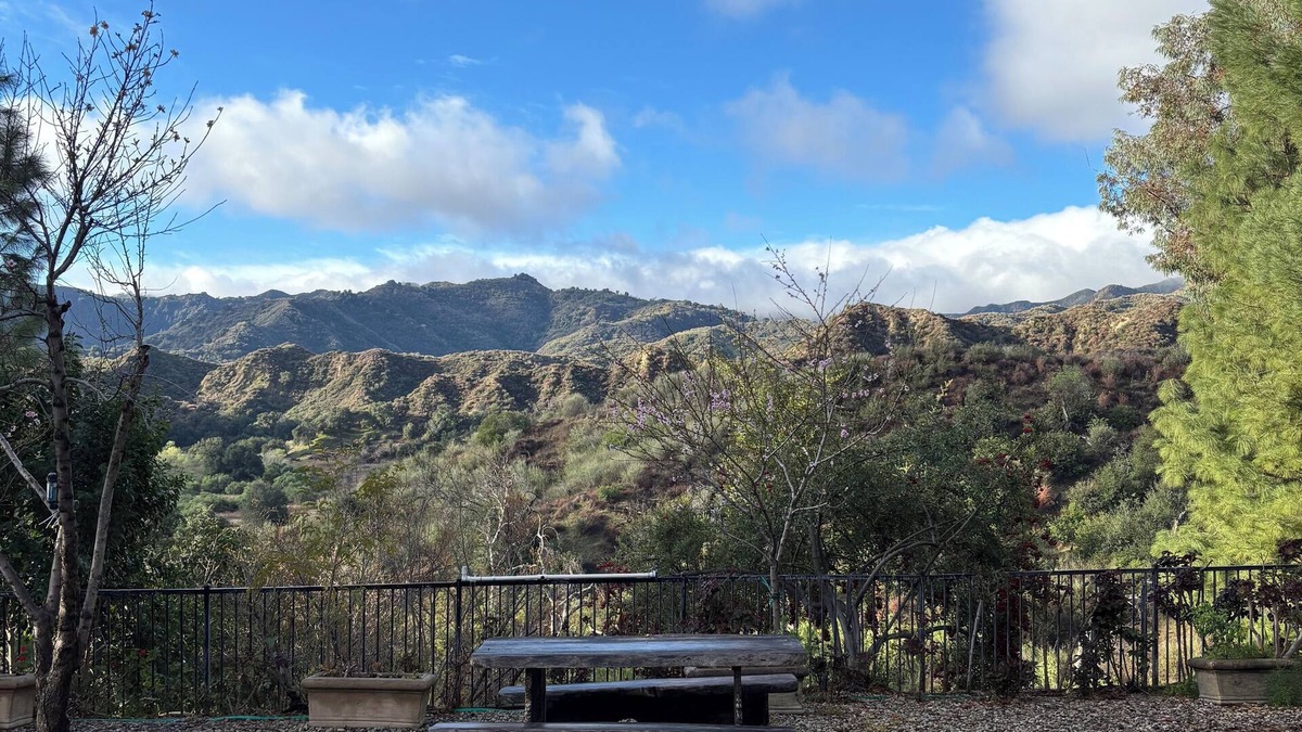 Stevenson Ranch House | 4-bedroom house in wonderful Stevenson Ranch with WiFi, AC