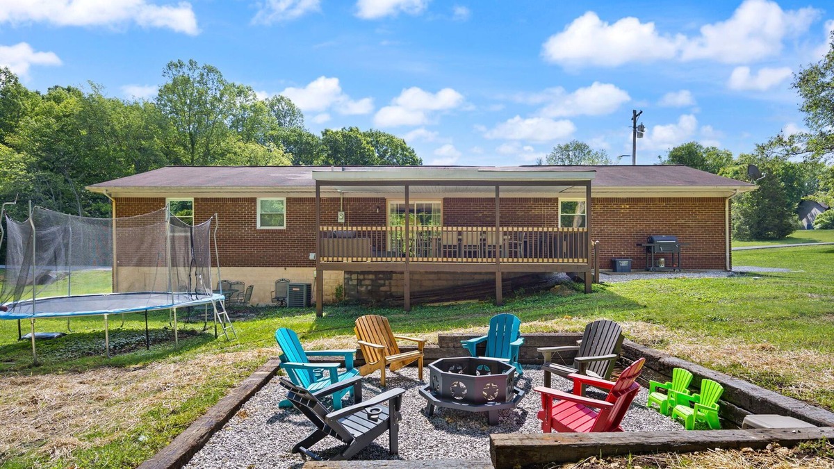 Corbin House | 4 bedroom house WiFi/AC/deck/firepit/grill Laurel Lake/Cumberland Falls, Corbin