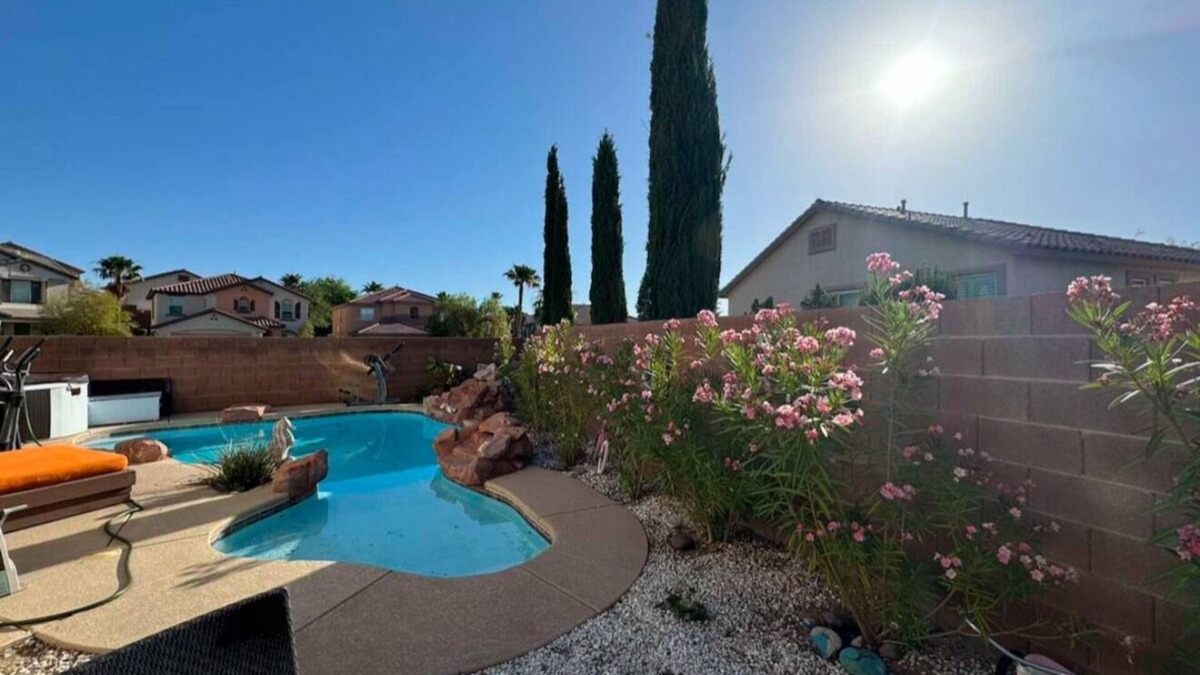 Summerlin West House | 4-bedroom house with pool & park in the heart of marvelous Summerlin Las Vegas !