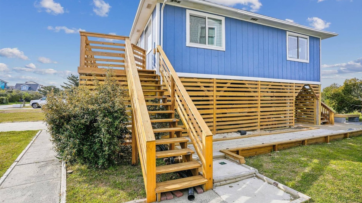 South Nags Head House | 4 bedroom in Nags Head, 5 minute walk to the beach! Outdoor amenities galore!