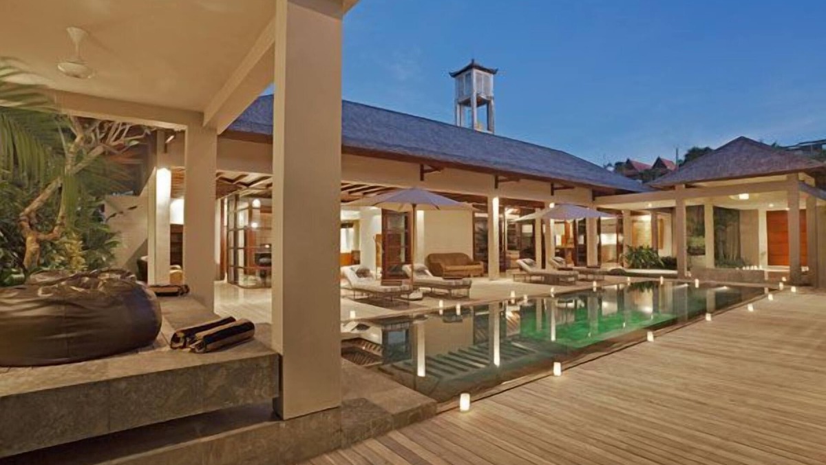 Bukit Villa | 4 Bedroom Jimbaran Luxe Pool Villa, Housekeeping Staff Service, Breakfast!