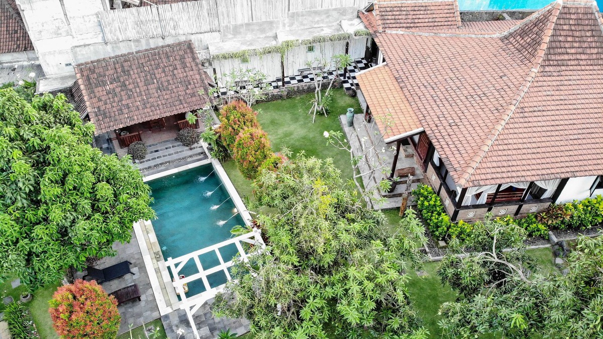Dalung Villa | 4 Bedroom Joglo Home, Large Garden, Swimming Pool, Housekeeping staff