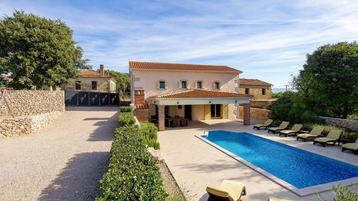 Garica House | 4 bedroom lovely home in Garica