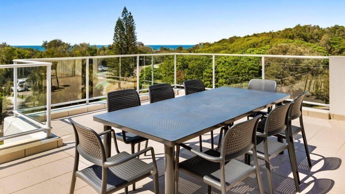 Marcoola Apartment | 4 Bedroom Luxury Beach House - with Private Pool Rooftop Spa