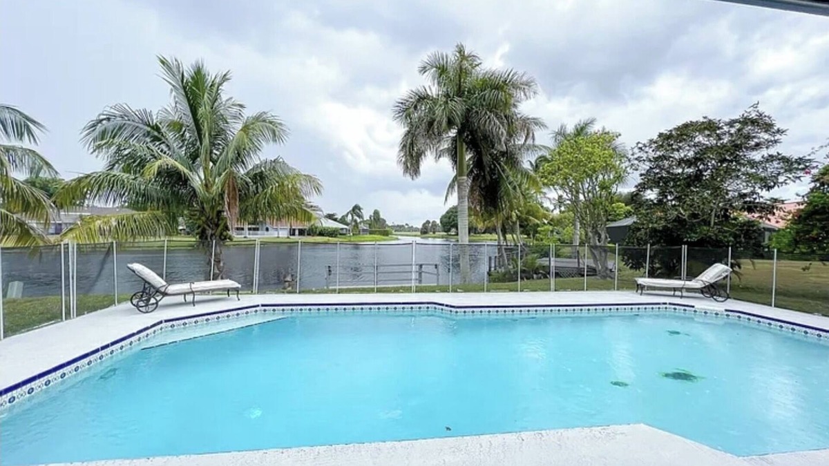 Greenview Shores House | 4-bedroom Luxury Modern Lake Front House in fabulous Wellington