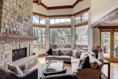Gore Creek Place House | 4 Bedroom Luxury Townhome In Lionshead Village