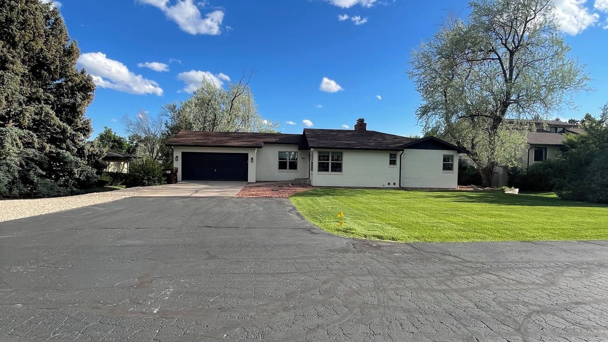 Fort Collins Villa | 4-bedroom luxury villa with AC and WiFi near old town 29 day stay or more