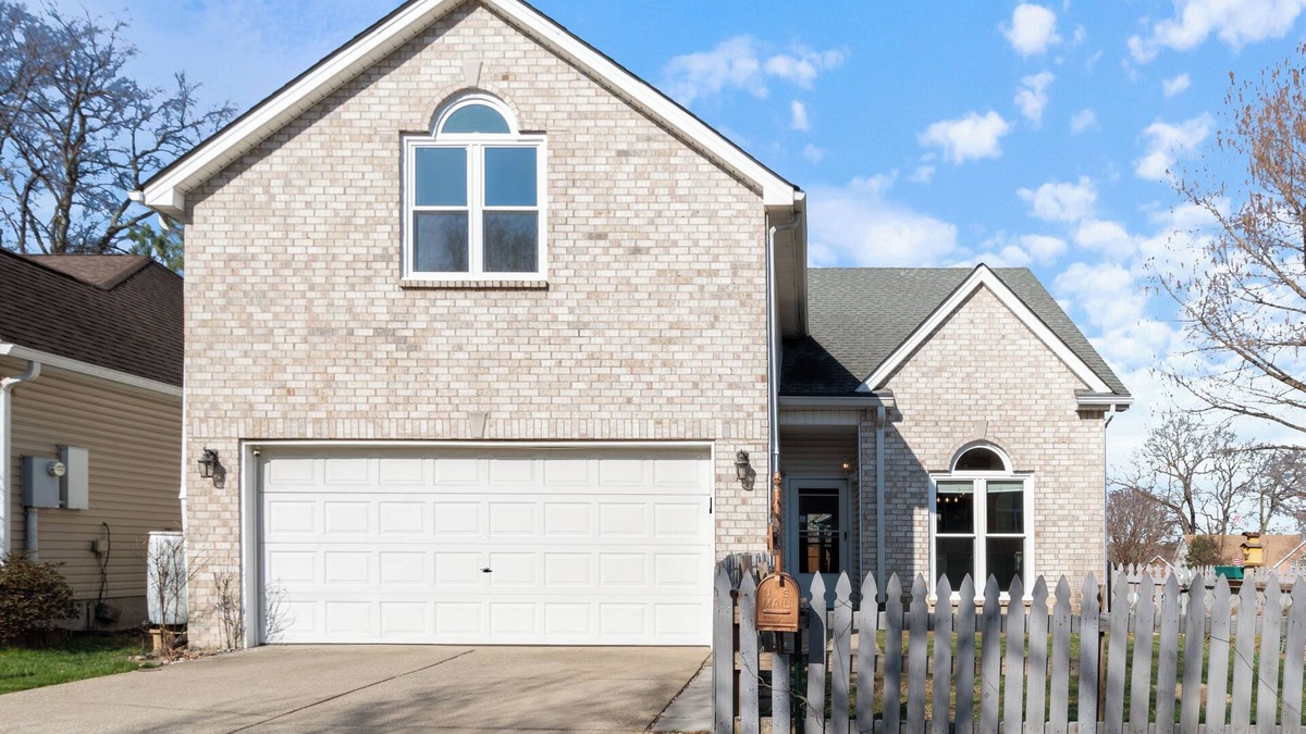 South Nashville House | 4 Bedroom Nashville Home Safe Neighborhood with Parking near Nash Hotspots