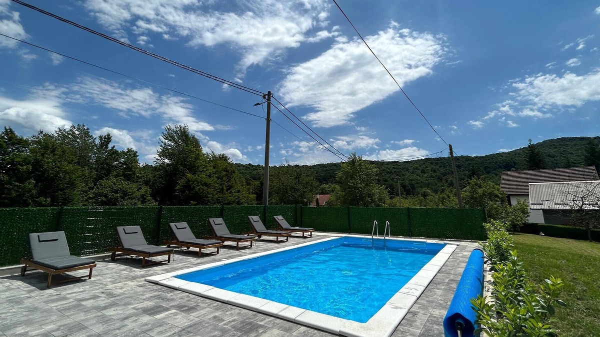 Smoljanac House | 4 bedroom nice home in Smoljanac