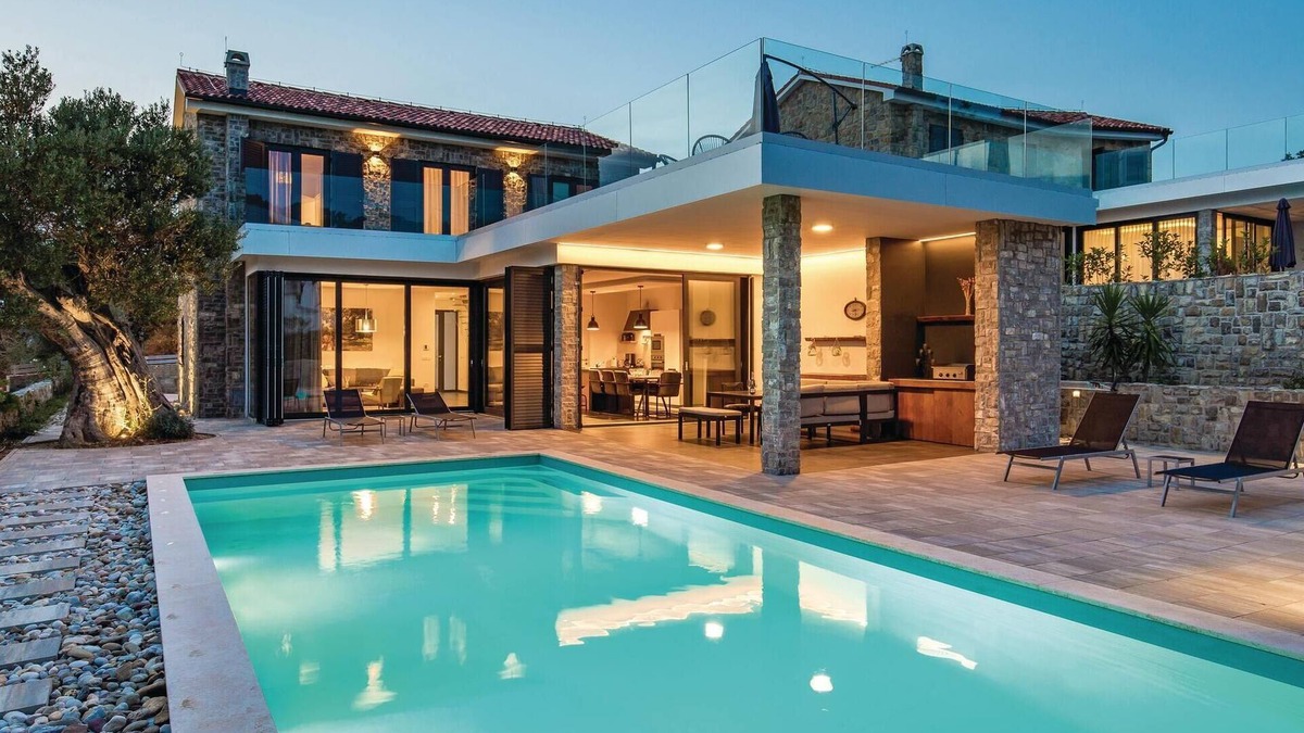 Jakisnica House | 4 bedroom nice home in Lun