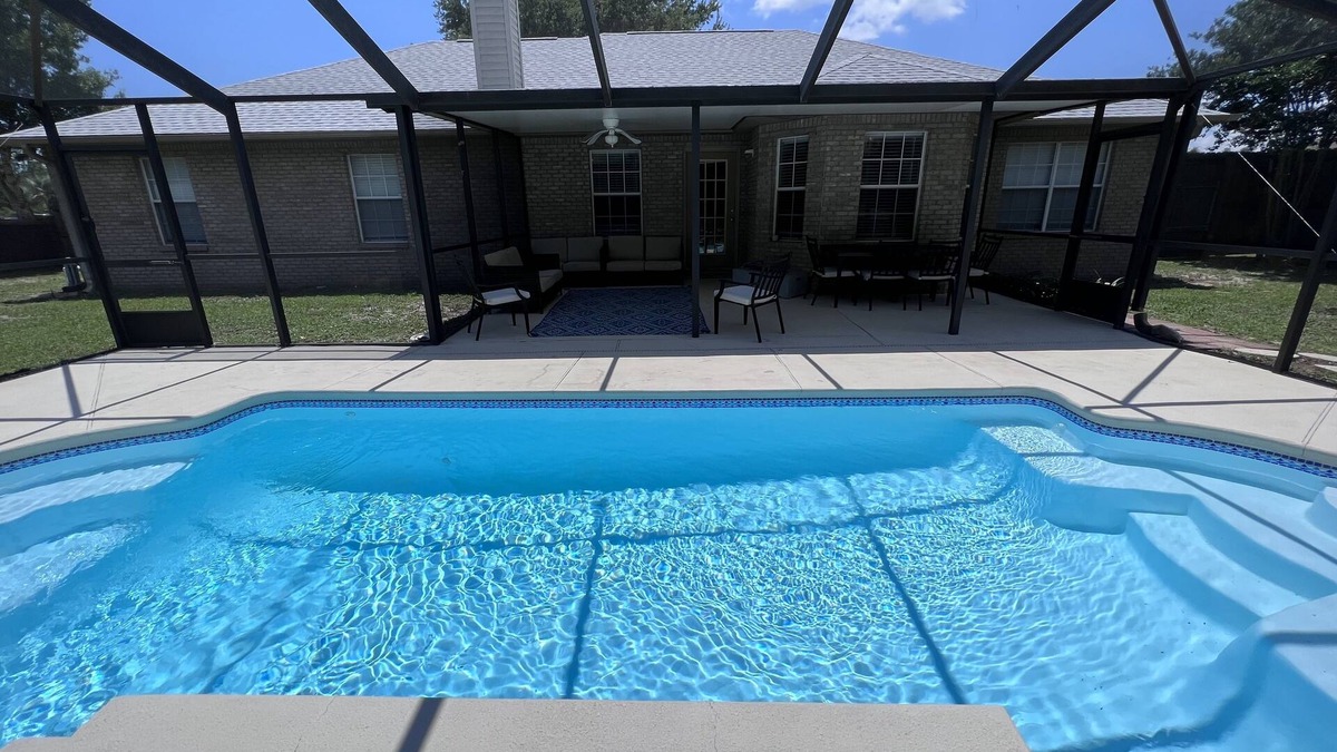 Navarre House | 4-bedroom oasis in Navarre with enclosed heated pool