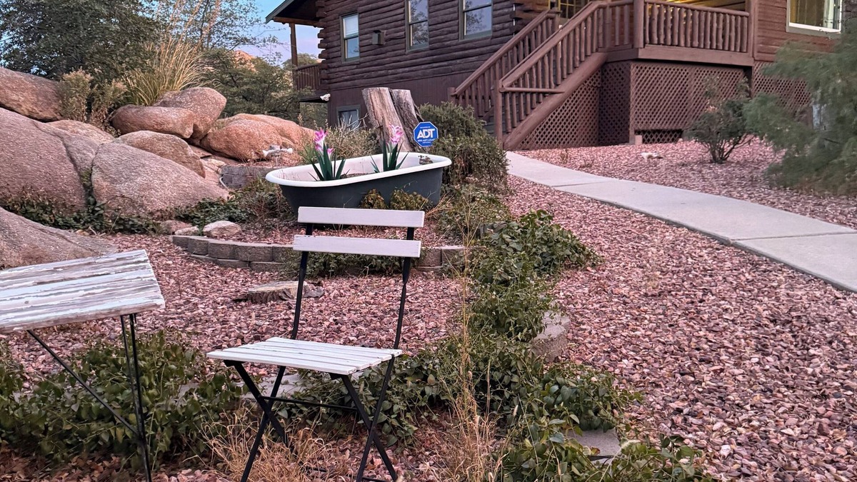 Prescott Cabin | 4 bedroom peaceful cabin with breathtaking views, walk to lake.