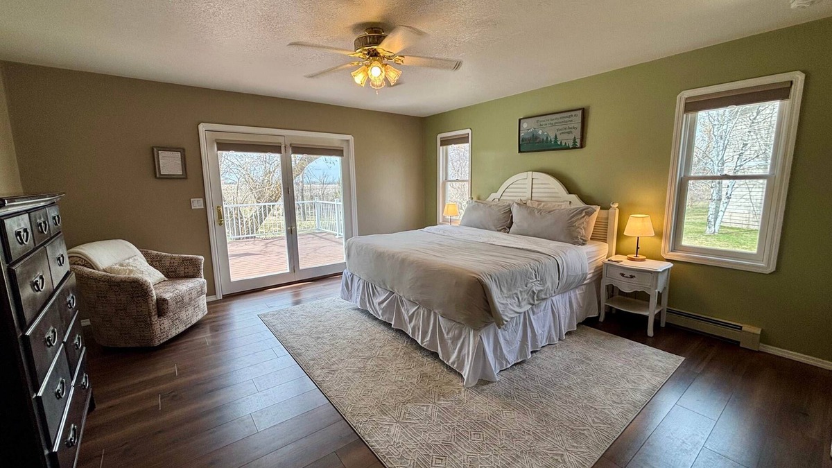 Bozeman House | 4 Bedroom Retreat. Mountain views, spacious deck, property hot tub, end of road.