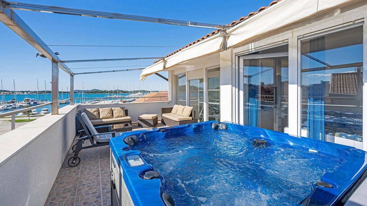 Murter House | 4 bedroom stunning home in Murter