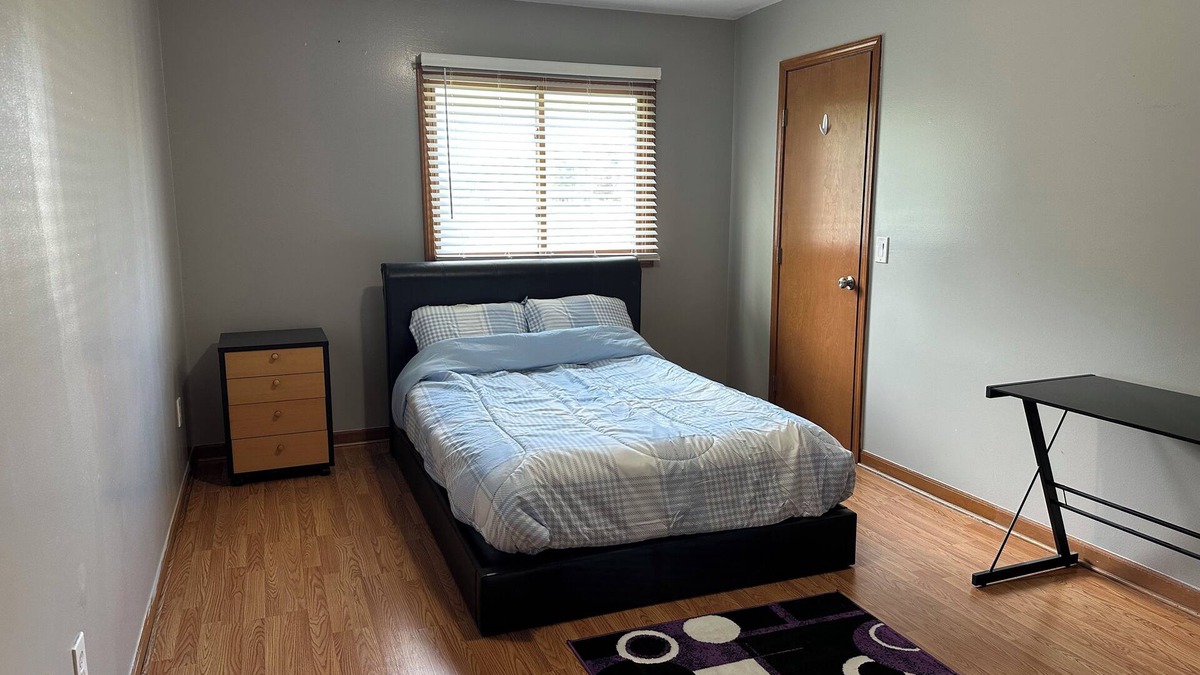 Warren House | 4-bedroom Suburban Retreat in wonderful Warren with 2 full kitchens and 2.5 bath