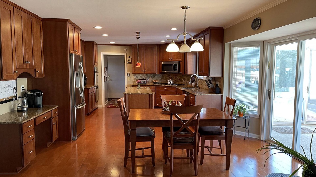 Pittsford House | 4-bedroom vacation home 11 minutes from University of Rochester