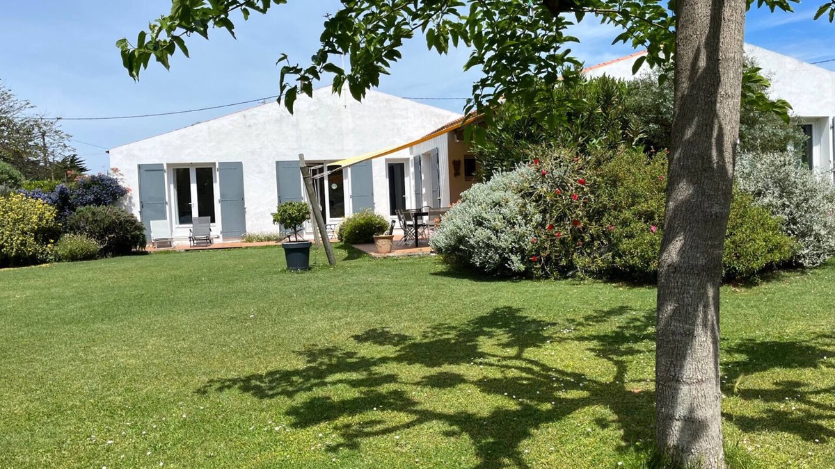 Ile d'Yeu House | 4-bedroom villa, 3* furnished tourist accommodation, on landscaped garden 100m from the beach