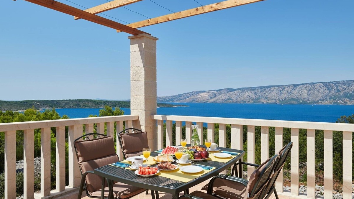 Stari Grad Villa | 4-bedroom Villa Erica with private pool and stunning sea view