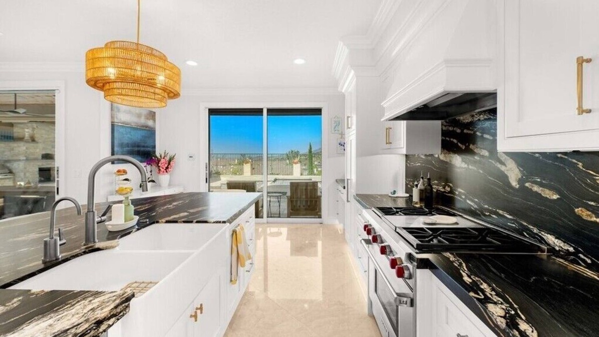 Anaheim Hills Villa | 4-bedroom villa in brilliant Anaheim with AC