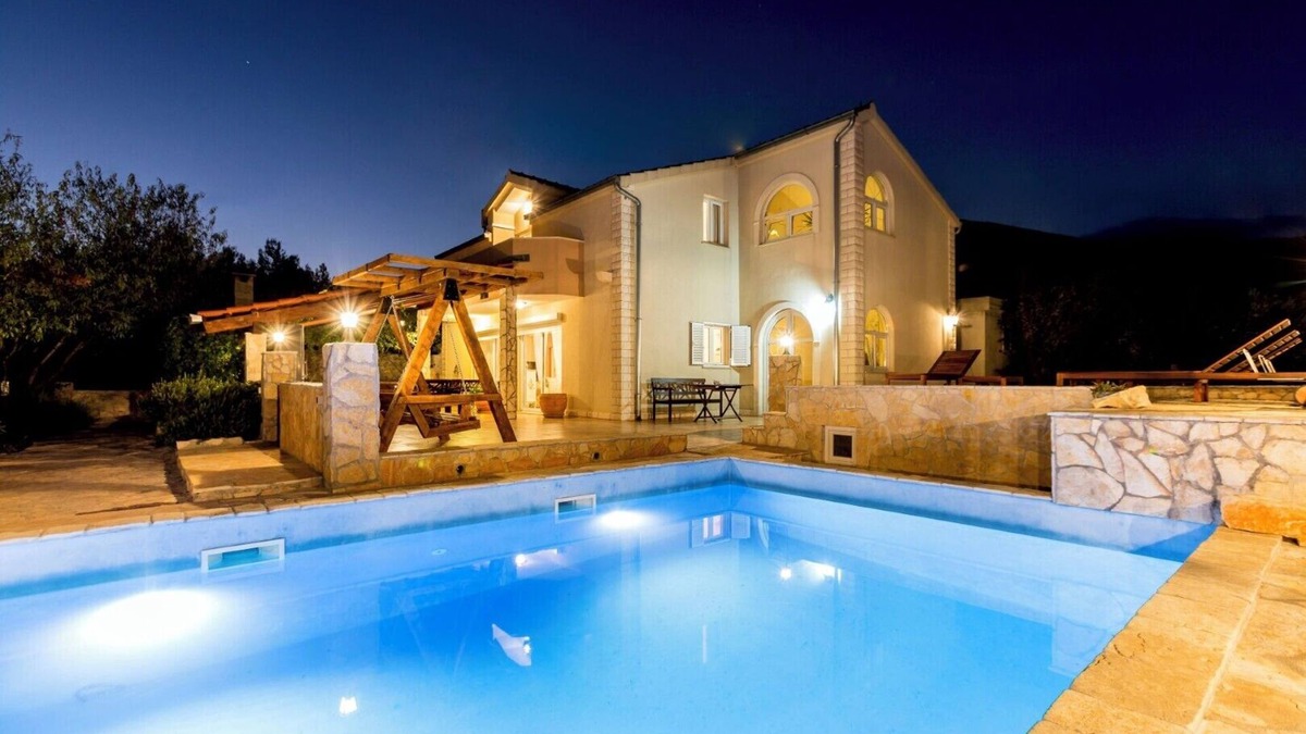 Rudine Villa | 4-bedroom villa with swimming pool, set in nature. Relax and unwind