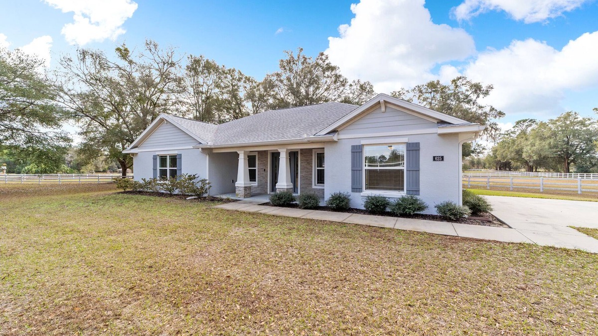 Fellowship House | 4 Bedroom w/8-stall barn & 4 paddocks - Adjacent to WEC! - Sherman Oaks 625