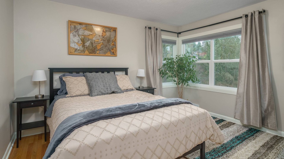 West Hills House | 4 Bedroom West-Slope Garden Getaway, over the hill from Downtown Portland.
