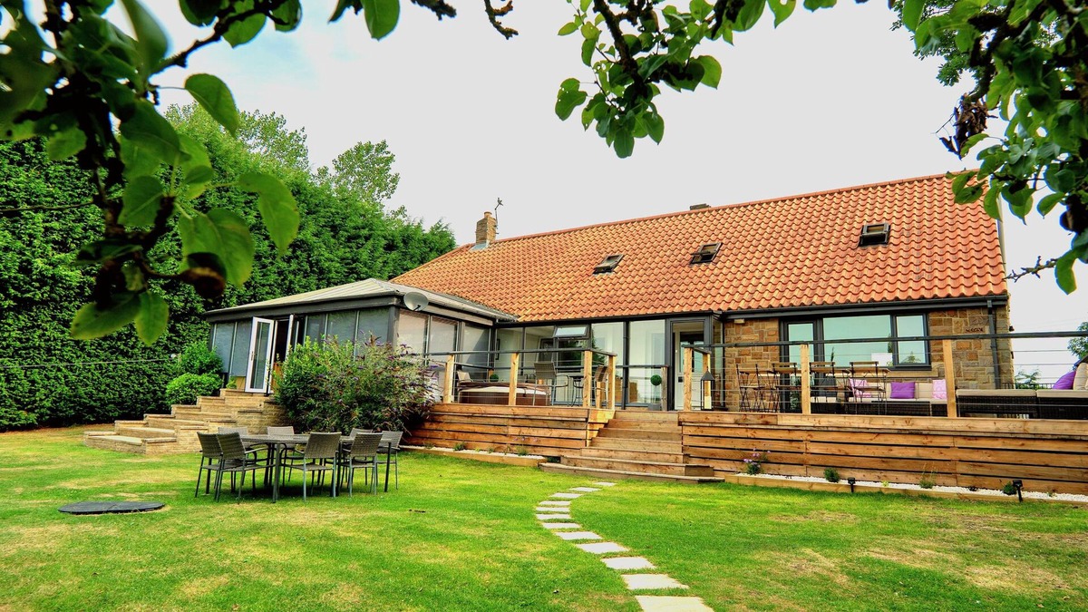 Broompark Bed & Breakfast | 4 bedroomed Self Catering/ Guest House with amazing views, hot tub and sauna.