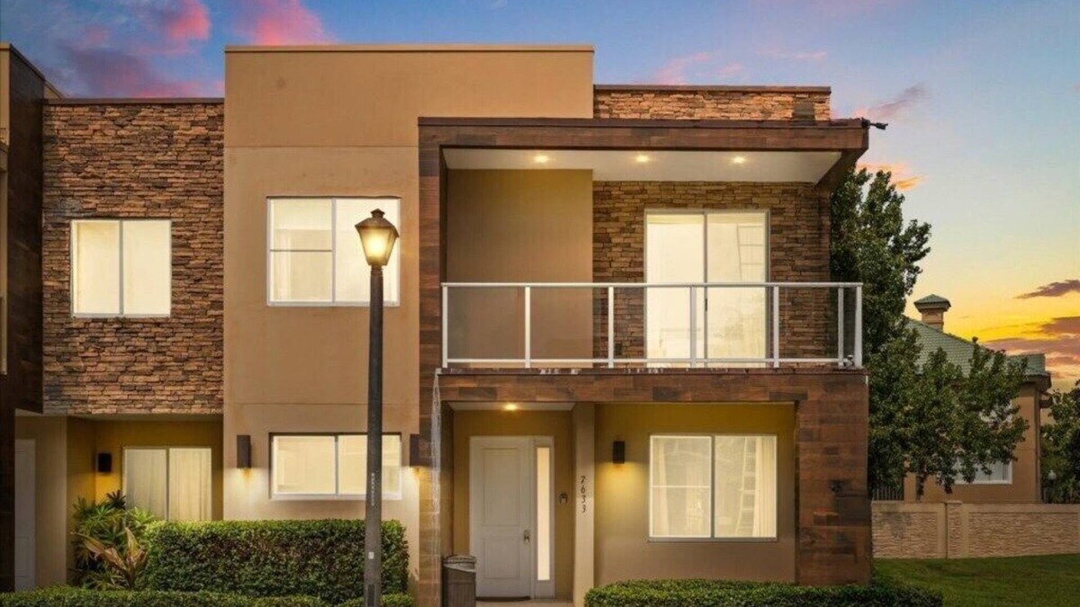 Florida Central Atlantic Coast House | 4 Bedrooms/4.5 Baths/Magic Village Yards (7633RD)