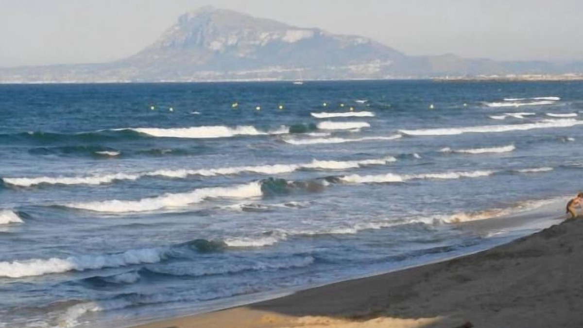 Platja de Piles Apartment | 4 Bedrooms Apartament-2 minutes walk to Seafront -