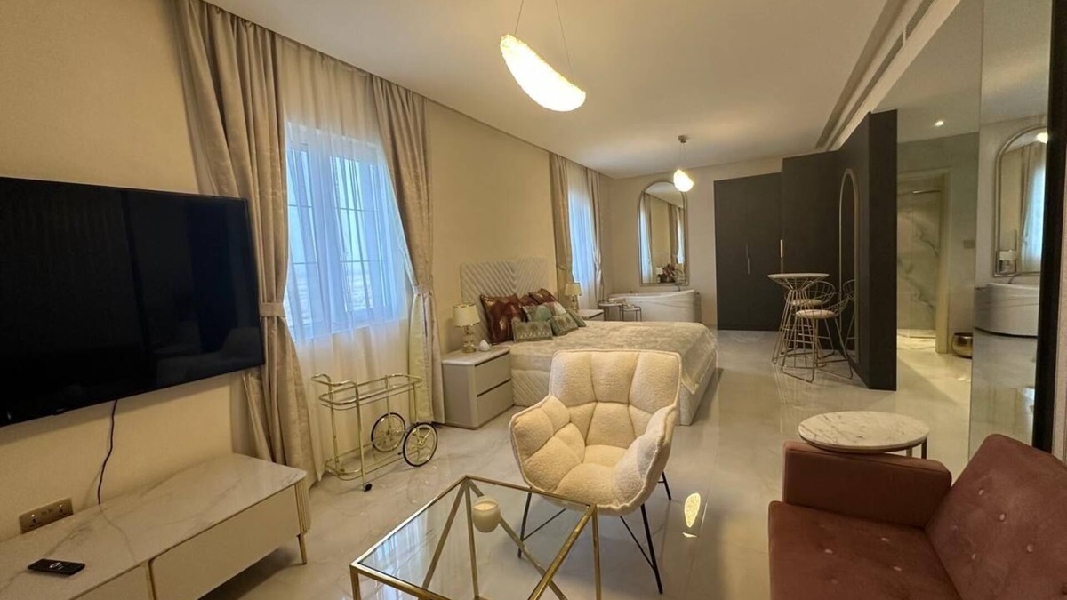 Umm al Quwain Villa | 4 Bedrooms Luxury Villa, Beach and Pool Access, Jacuzzi, Sauna, Bar, Tennis