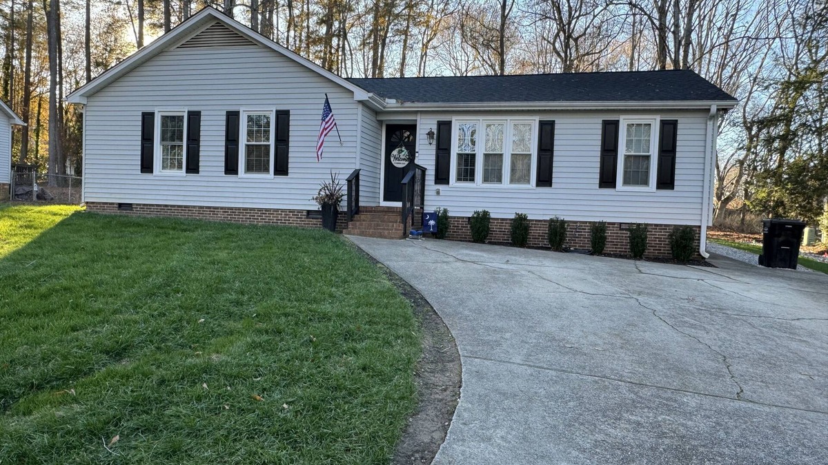 Simpsonville House | 4 bedrooms, Simpsonville, family-friendly, great fenced back yard with fire pit