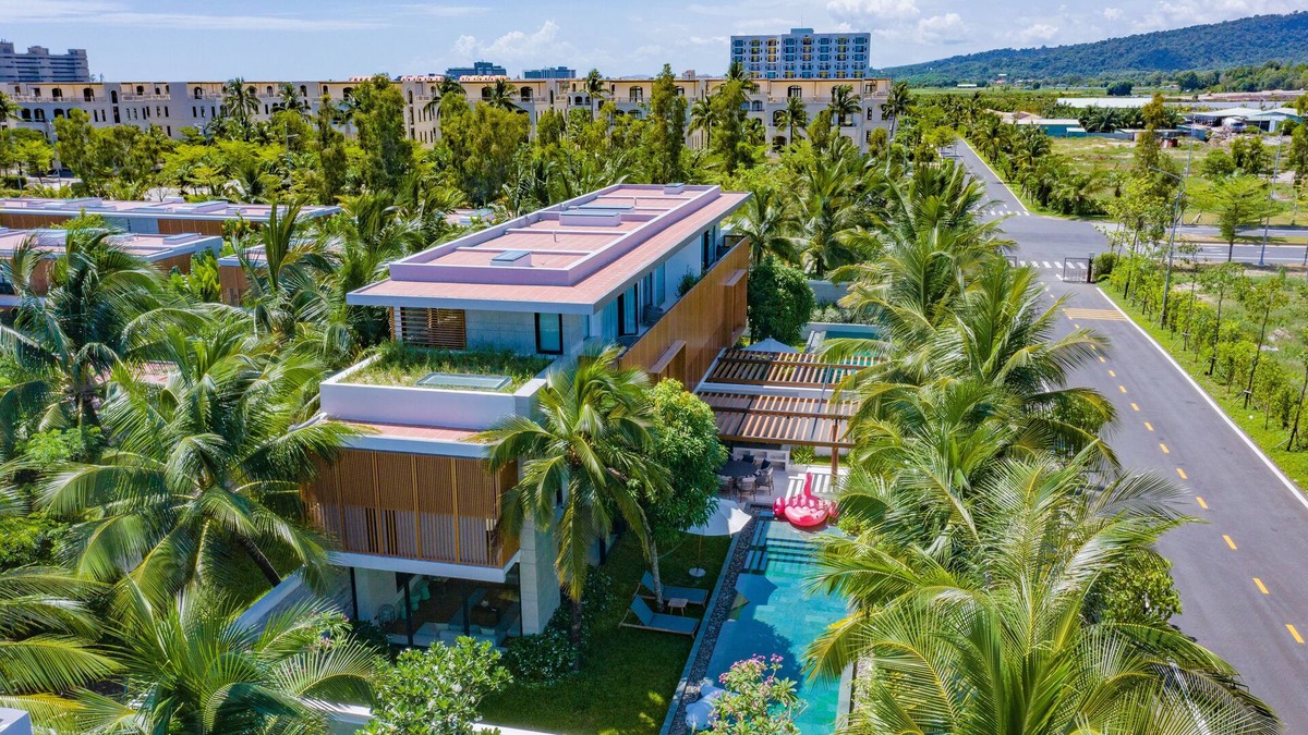 Duong To Villa | 4 bedrooms villa, 10 minutes walk to the beach, 10 minutes to airport/center