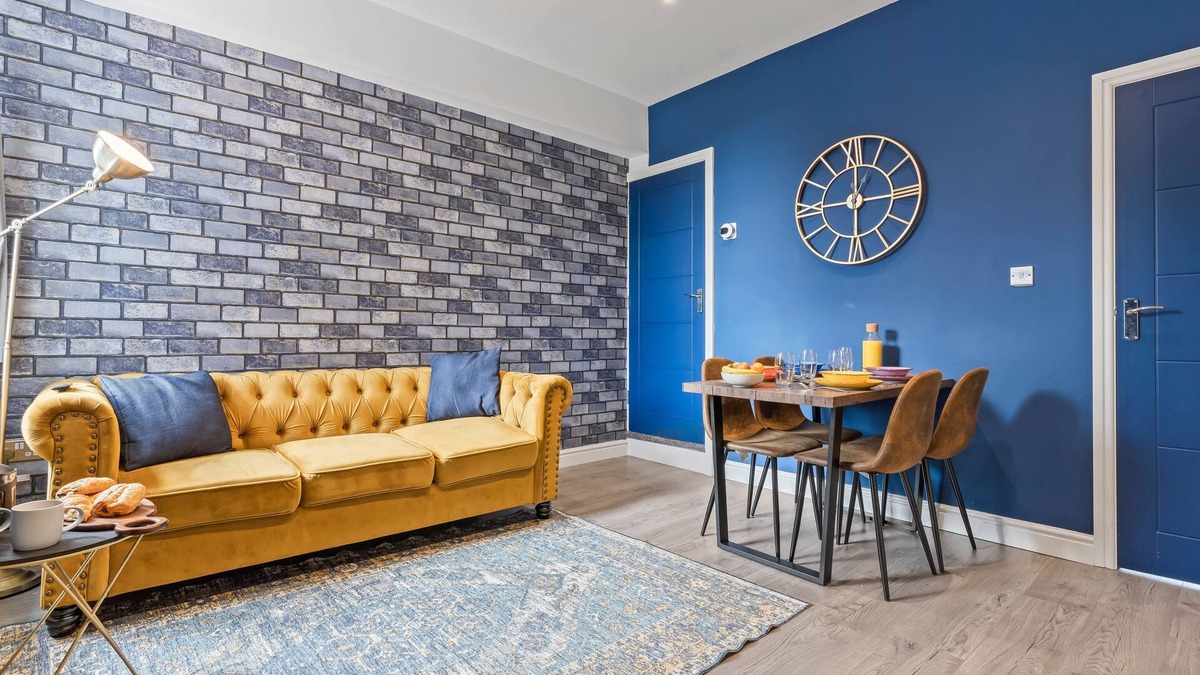 Stoke-on-Trent House | 4 Beds | 3 Bath(2-ensuites)| Free Parking | 75Mbps