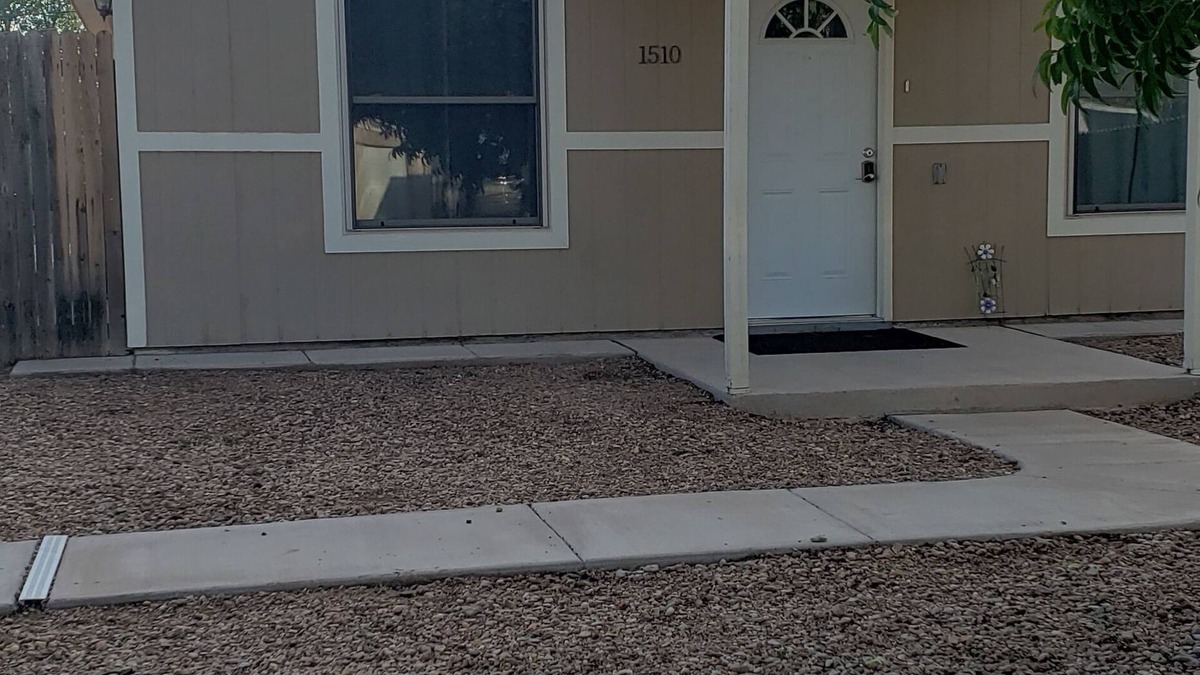 Roswell House | 4 blocks from New Mexico Military Institute and Main Street