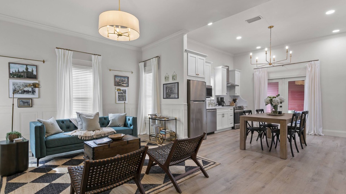 Tampa Heights House | 4 blocks to Riverwalk & Armature Works with 2 King Bedrooms plus Dreamy Porch