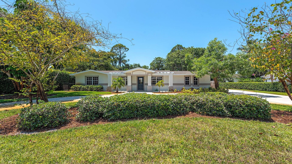 Coquina Sands House | 4 blocks to the Lowdermilk beach. Walk to movie theatre, mall and grocery store
