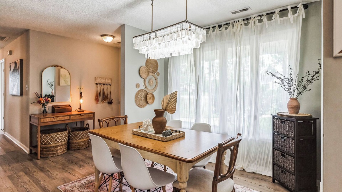 Piney Green House | 4 BR: 2 King Beds! 5 min from Main Gate, Sleeps 8!