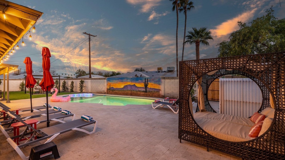 Papago Paradise House | 4 BR/3 Bath Old Town Gem - Cabana - Heated Pool & Tub - Games - Firepit - BBQ