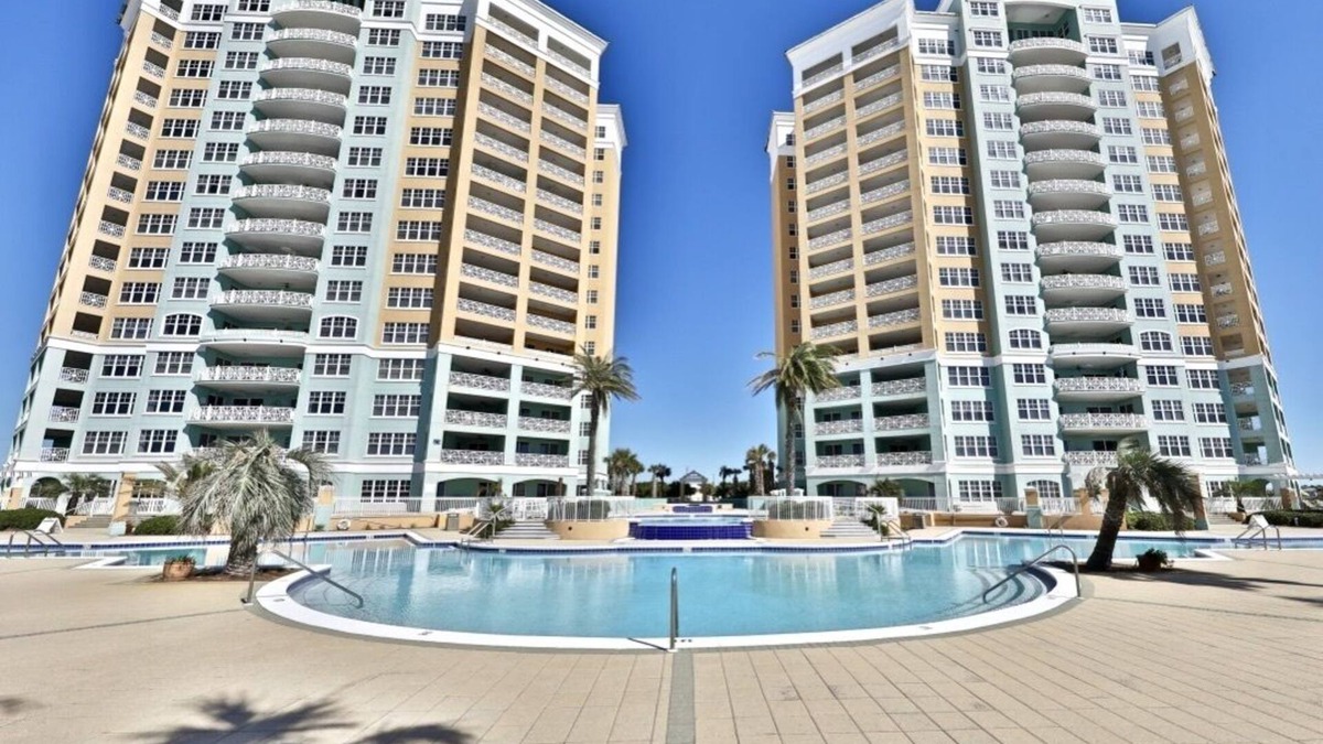 Silver Sands Beach Condo | 4 BR En Soleil Directly on Gulf, Beautiful With Free Beach Chairs. 6th Floor