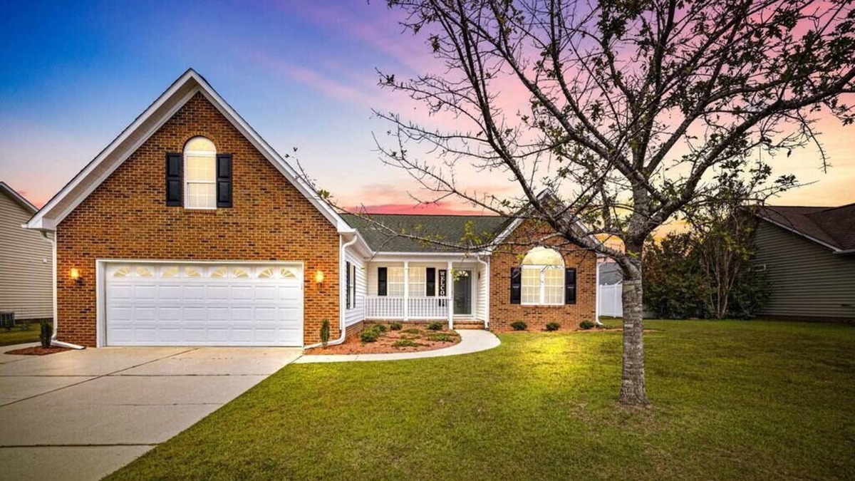 New Bern House | 4 BR Home 5 mins to DT Game Room 5 Stars
